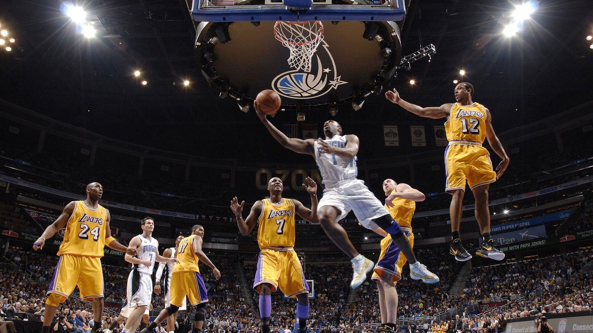 浓眉带伤出战湖人带动全队节奏，湖人队的浓眉伤势怎么样
